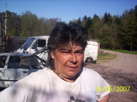 Joelle henky = pr�sidente de la SPA  des moitresses